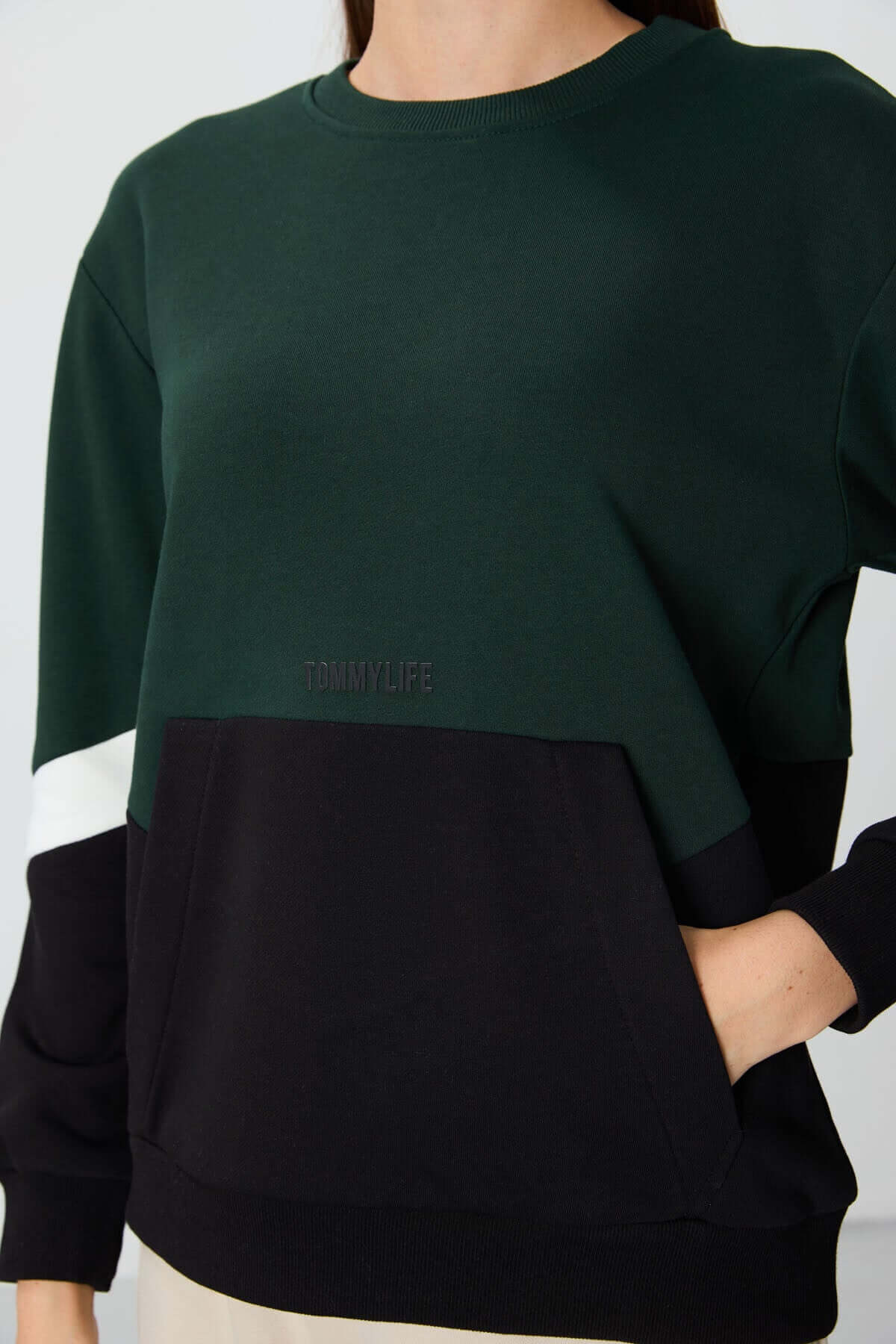 Pine Green Oversized Crew Neck Sweatshirt for Women – Soft Cotton, Smooth Textured, Comfortable Fit