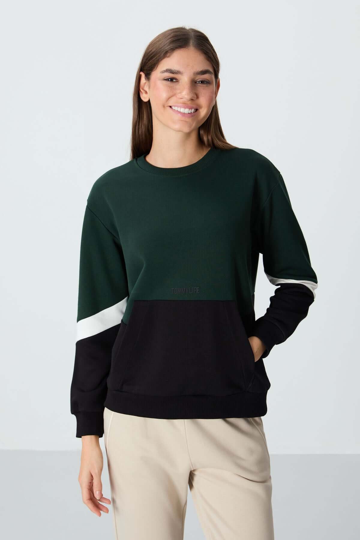 Pine Green Oversized Crew Neck Sweatshirt for Women – Soft Cotton, Smooth Textured, Comfortable Fit