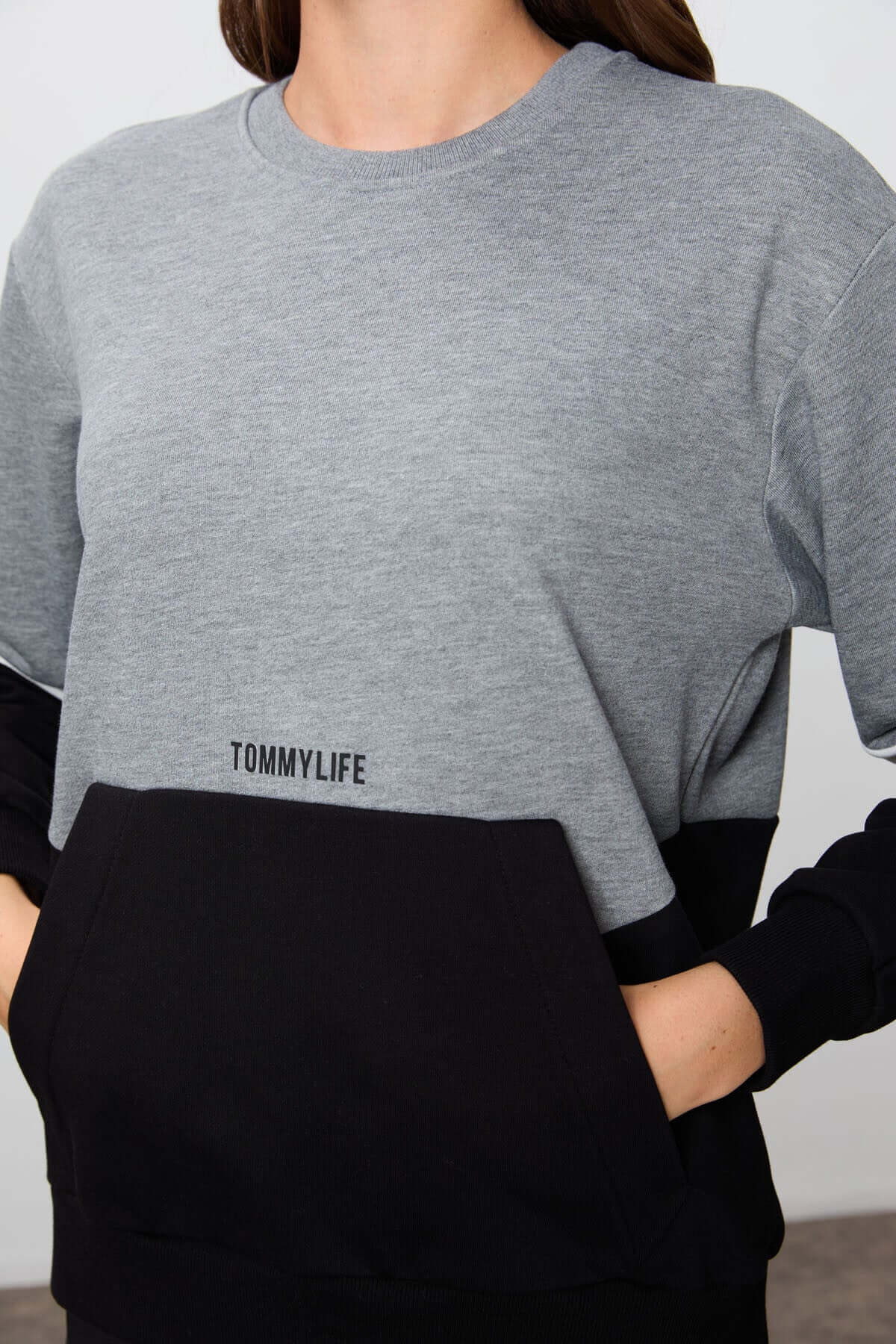 Heather Gray Oversized Crew Neck Sweatshirt for Women – Soft Cotton, Smooth Textured, Comfortable Fit