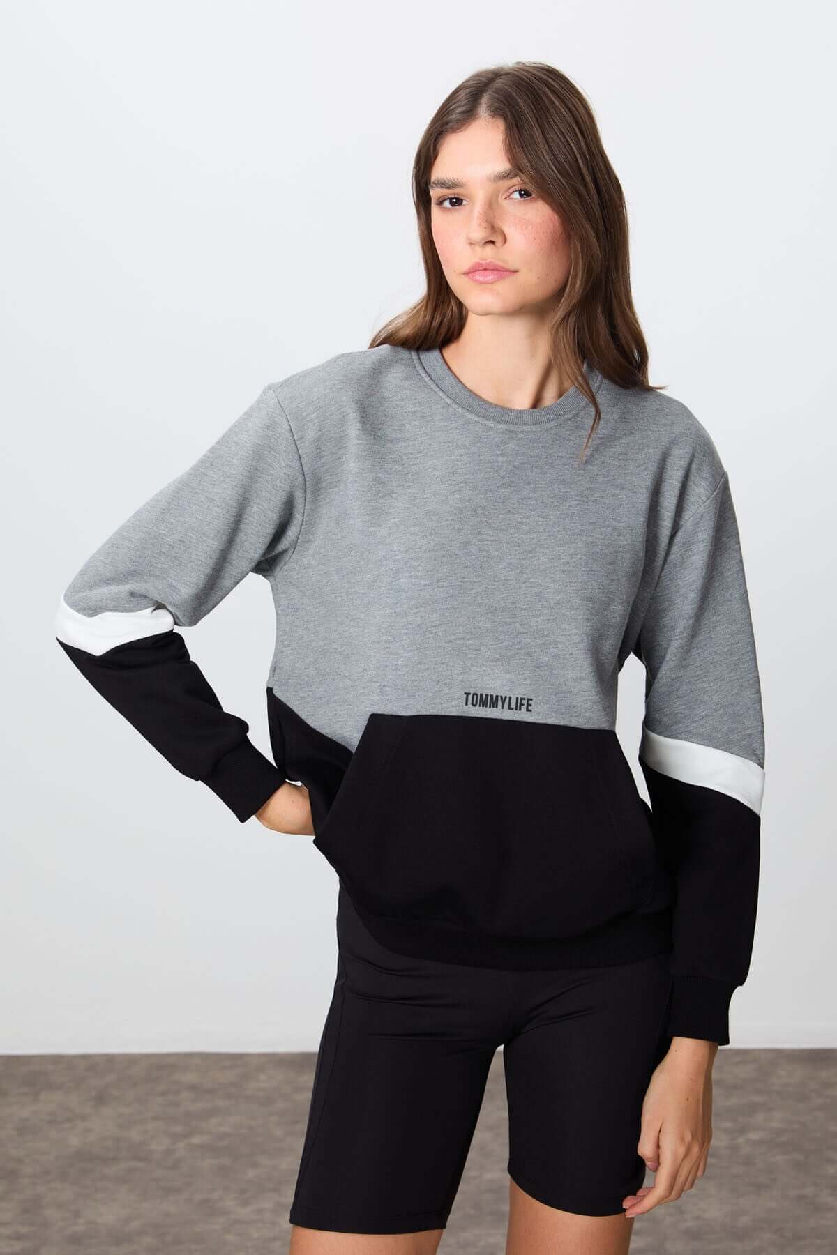 Heather Gray Oversized Crew Neck Sweatshirt for Women – Soft Cotton, Smooth Textured, Comfortable Fit